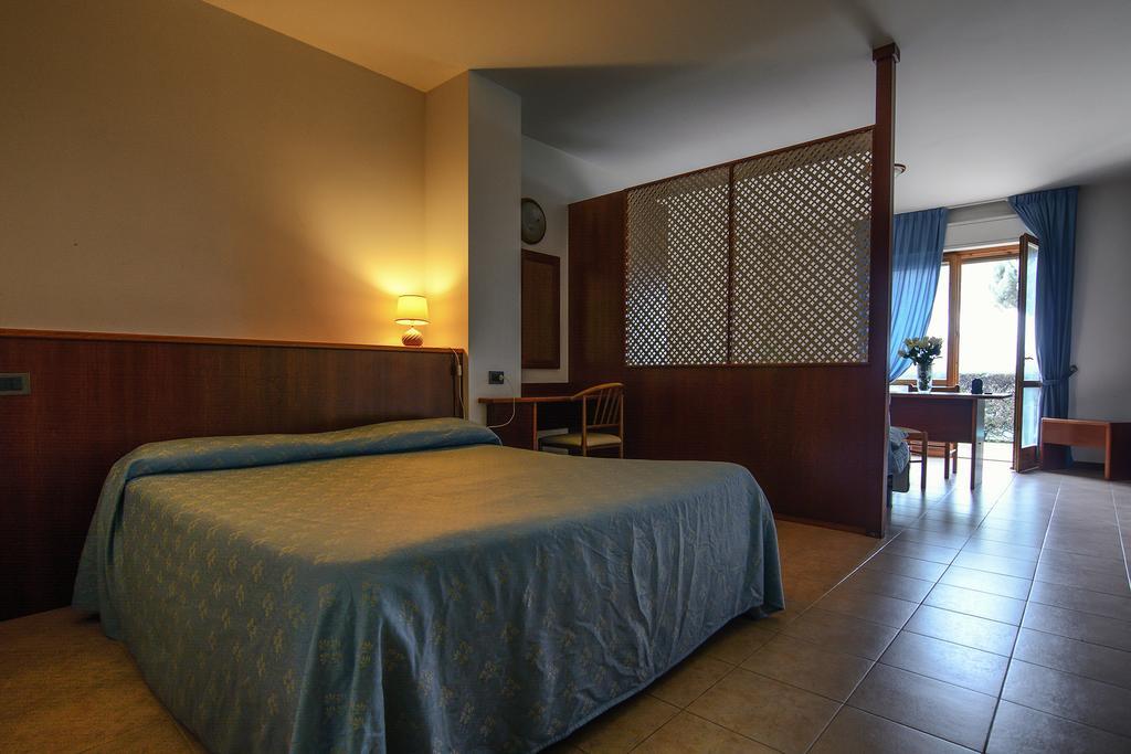 Hotel Ristorante Il Gabbiano Passignano sul Trasimeno Exterior foto